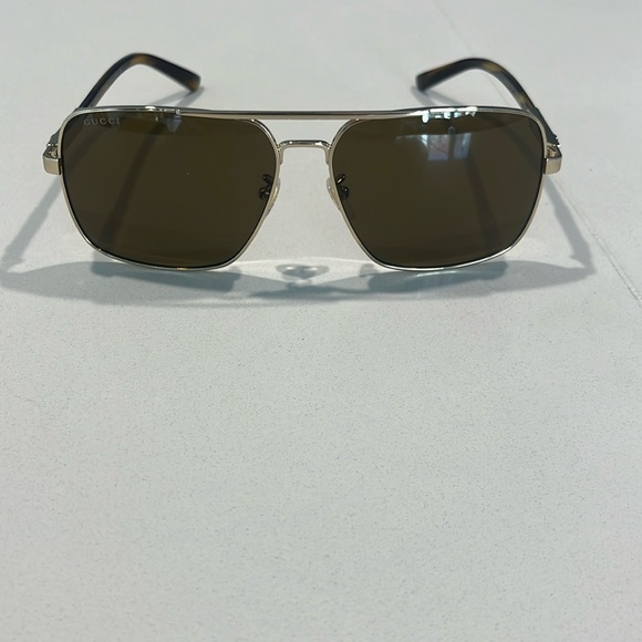 Brand new Gucci sunglasses. Only worn once, got as a gift, not my style - Picture 9 of 11